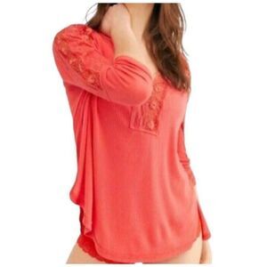 FREE PEOPLE LOLA LACE TRIM CORAL TOP SZ.M EUC.